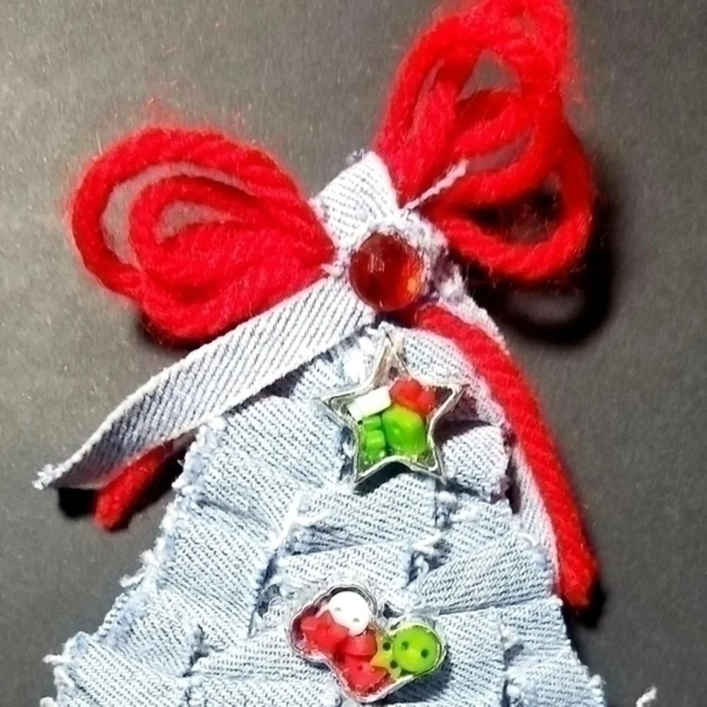 TASTY RAW EDGE DENIM HOLIDAY TREE BROOCH- 